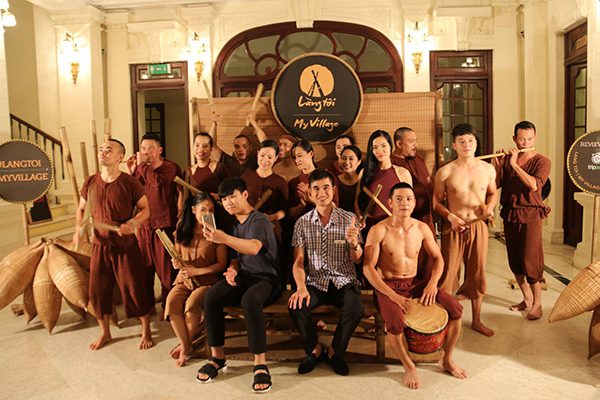 Alex and Artists from Lang Toi (My Village) show