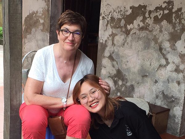 moment inoubliable au village traditionnel de chapeau conique Chuong