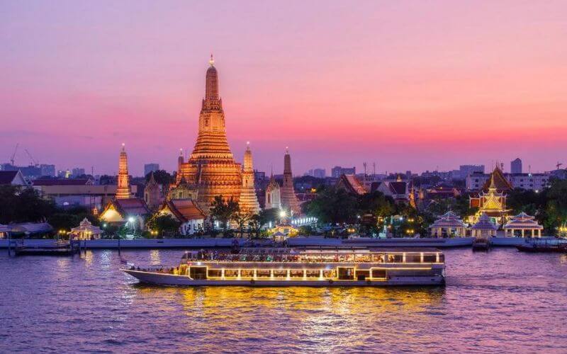 Cruise on Chao Phraya River