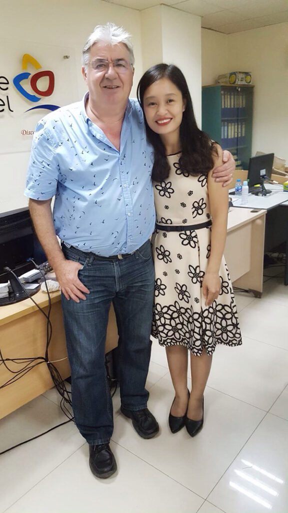 Huong LE et Mr Gérard OUTIN – correspondant en France de VPT