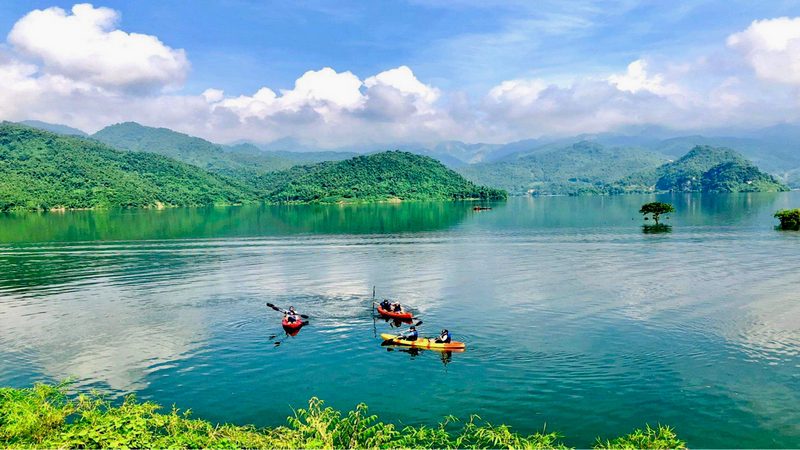 Kayaking in Mai Chau