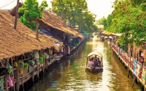 Khlong Lat Mayom Floating Market