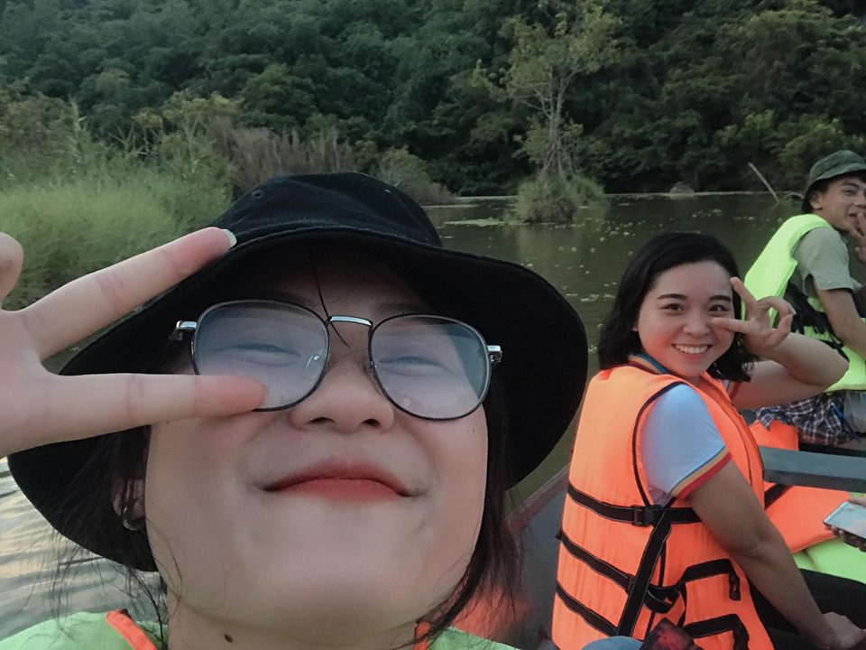 voir les oiseaux qui rentrent à ses nids dans l'après midi au Jardin d'oiseaux à Ninh Binh