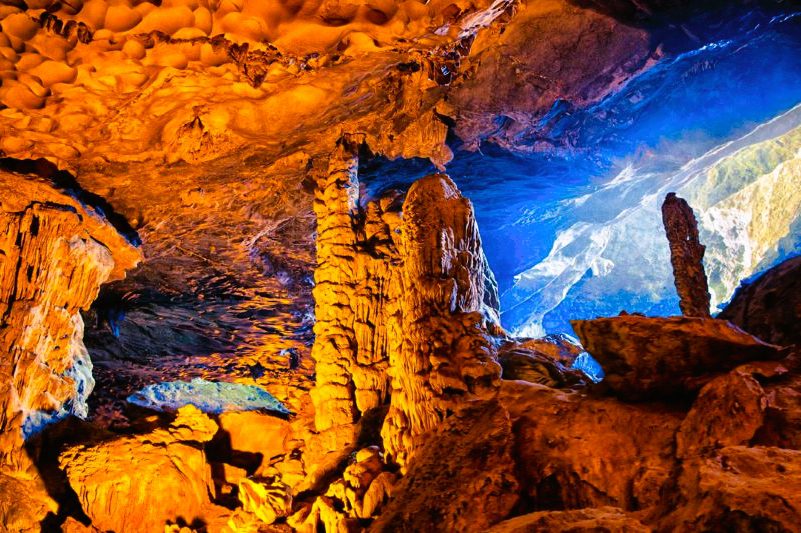 Sung Sot (Amazing) Cave