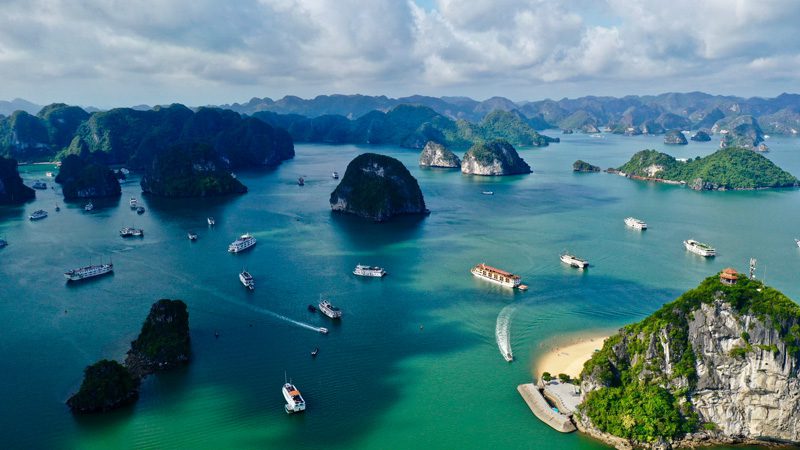 Tour Across Vietnam the Country of Dragons in 17 Days