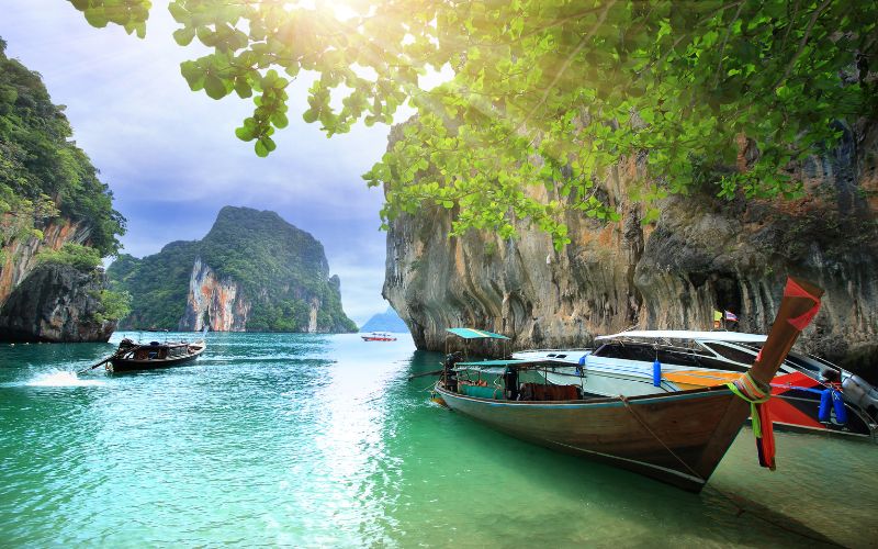 Thailand in 15 Days with Natural Exploration and Island Hopping
