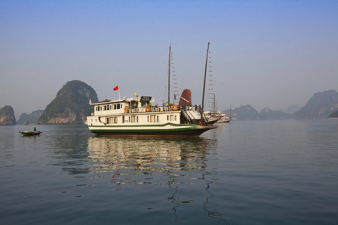 Petit White Dolphin Cruise